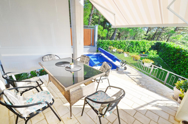 Others 3, Sunny Villa in Kavac