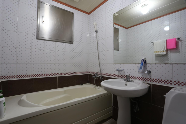 Bathroom 3, Gangneung Gyeongpodae Paradise , Gangneung