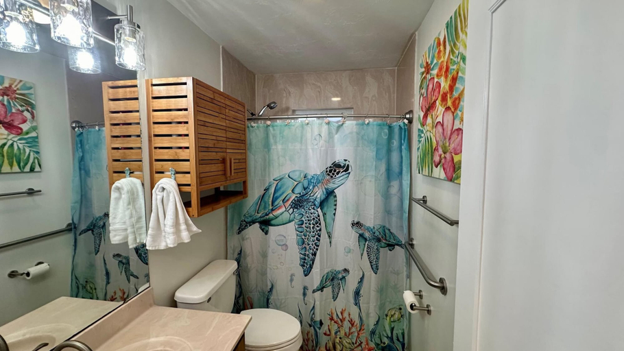 Room 4, Redfish Retreat - South End Pool Home, Lee