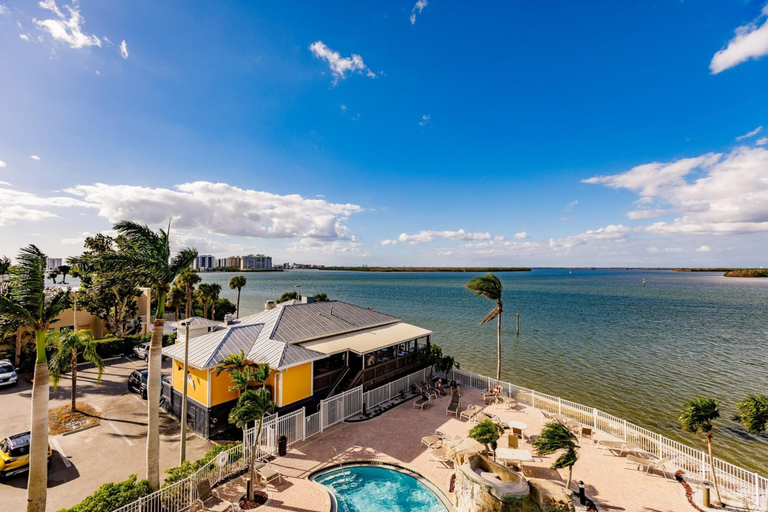 Room 4, Lovers Key Resort Suite 1, Lee