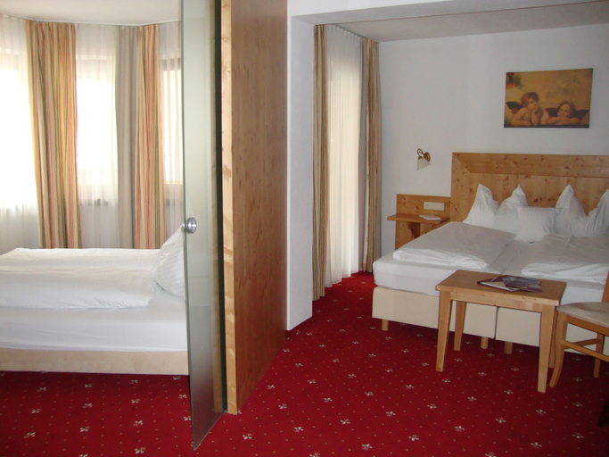 Bedroom 4, Hotel Vier Jahreszeiten, Zell am See