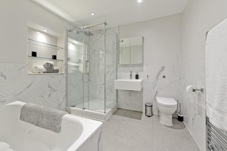Bathroom 4, Huge Kensington Garden Flat, London