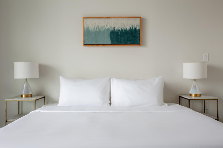 Room 4, Kasa Spacious Balcony Ideal for Both Short Long Stays 2nd Street, Travis