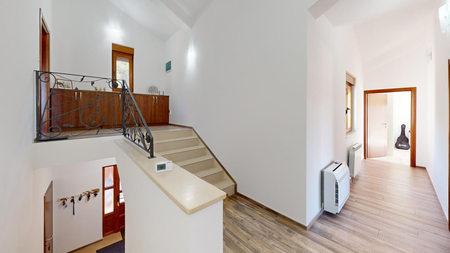 Others 2, Sunny Villa in Kavac