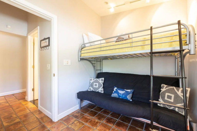 Room 2, Modern Farm Home 2hr NYC BOS Peaceful Wifi, Rensselaer