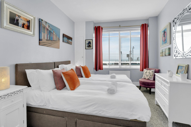 Room 3, Deco Seafront - Seafront Apartment - Sleeps up to 6, Brighton and Hove