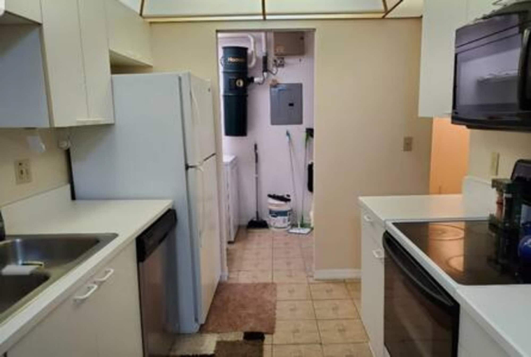 Private kitchen 4, 101 Bent Tree Modern Lux 2BR 2BA Heated Pool, Volusia