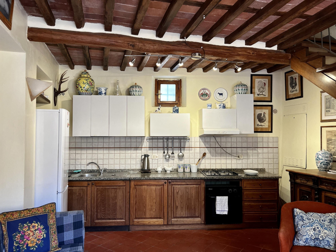 Room 3, Villa Michaela New Listing Spacious Villa Exclusive Venue With Pool Chapel and Tennis Courts, Lucca