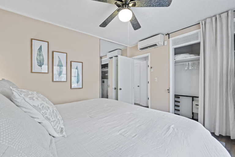 Room 2, Serene Seaside Escape 1BR Bliss, Broward