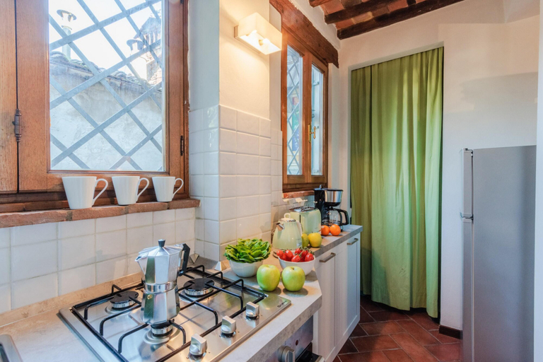 Room 5, Casa Genny in Lucca With 1 Bedrooms and 1 Bathrooms, Lucca