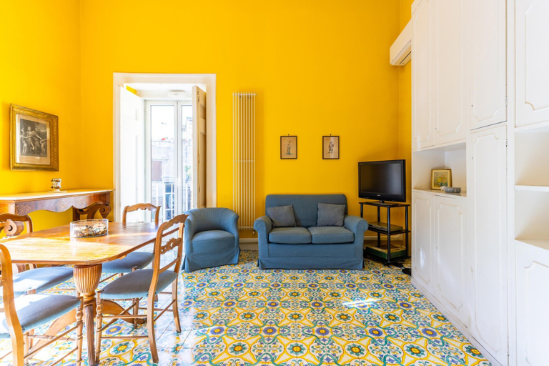 Room 3, Charming House With Terrace at Historical Center, Napoli
