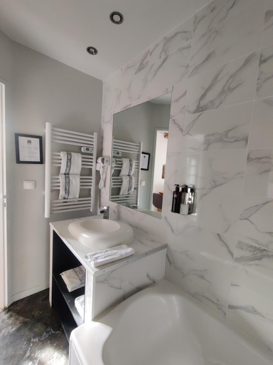 Bathroom 3, Clos Masure hotel de campagne, Seine-Maritime
