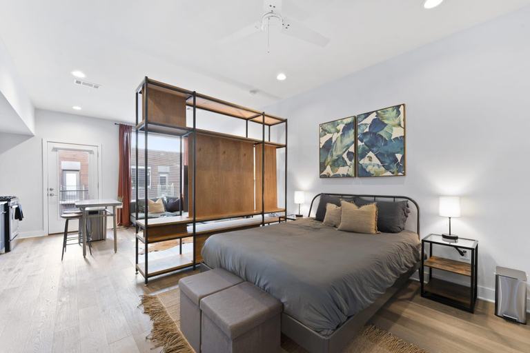 Bedroom 3, Prime East Downtown Studio w gym Washer Dryer, Travis