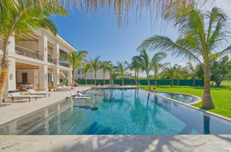 Room 5, Luxury Villa With Heated Pool Jacuzzi Full Staff, Salvaleon de Higuey