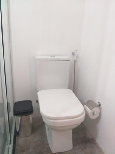 Bathroom, Regina Apartments, Cairu