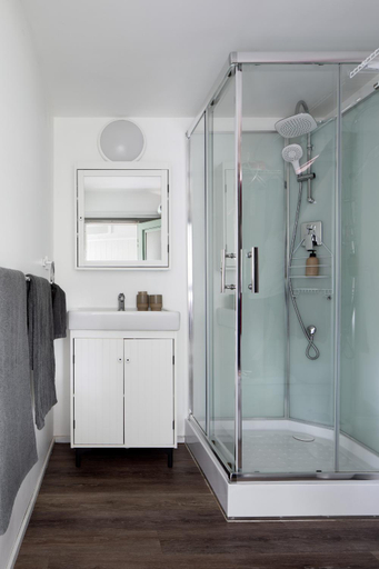 Bathroom, The Village Green Glampervans, Murrindindi - West