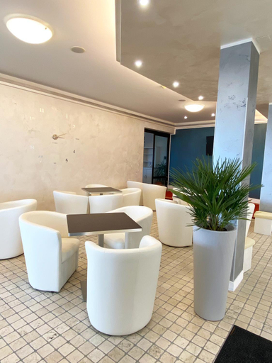 Public Area 1, Linda, Venezia