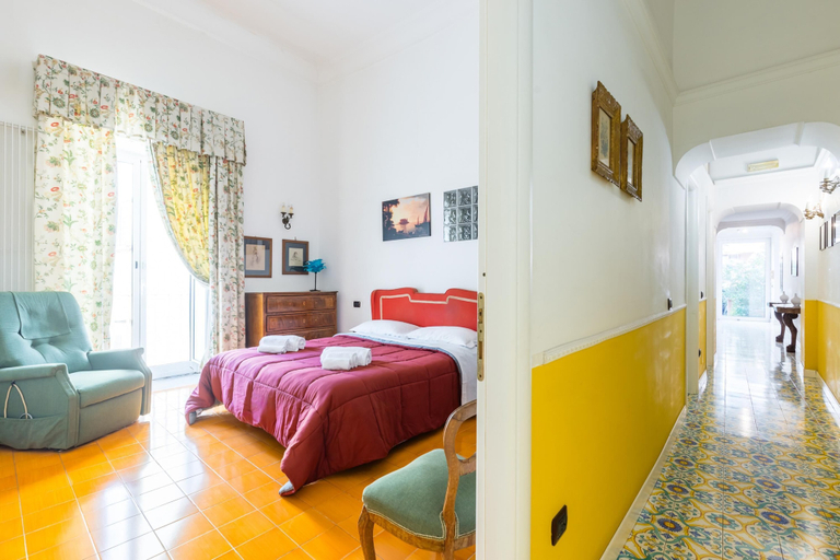 Room 2, Charming House With Terrace at Historical Center, Napoli