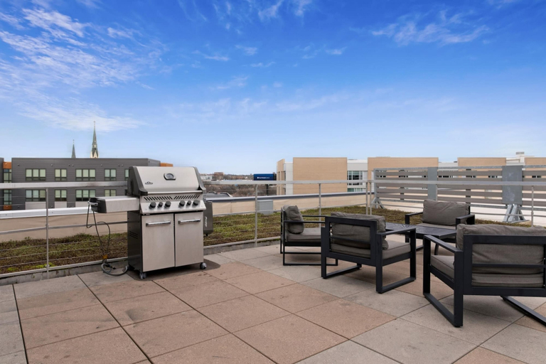 Room 5, Kasa Pet Friendly Nearby Local Eateries Milwaukee, Milwaukee