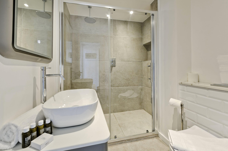 Bathroom, Wonderful 1 Bed Pimlico, London