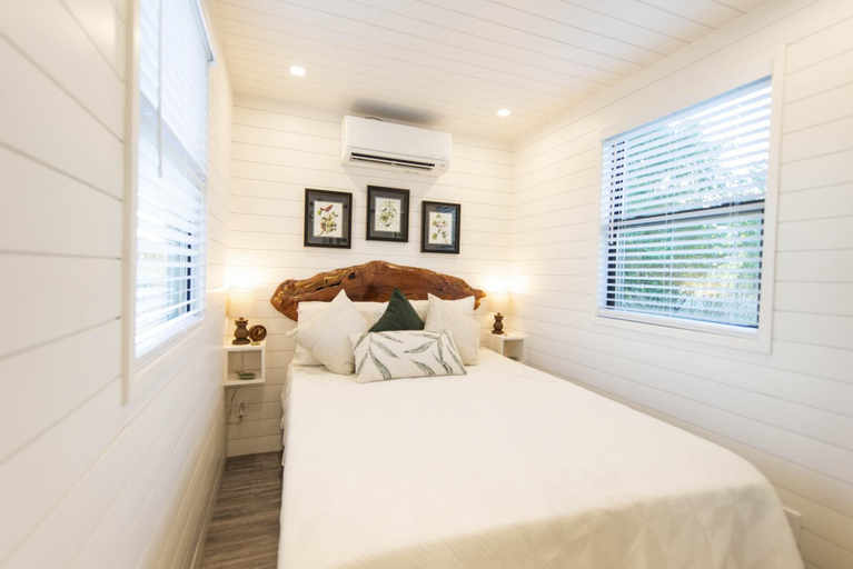Bedroom 3, The Woods- Container Tiny House 12 min to Magnolia/Baylor/Downtown, McLennan