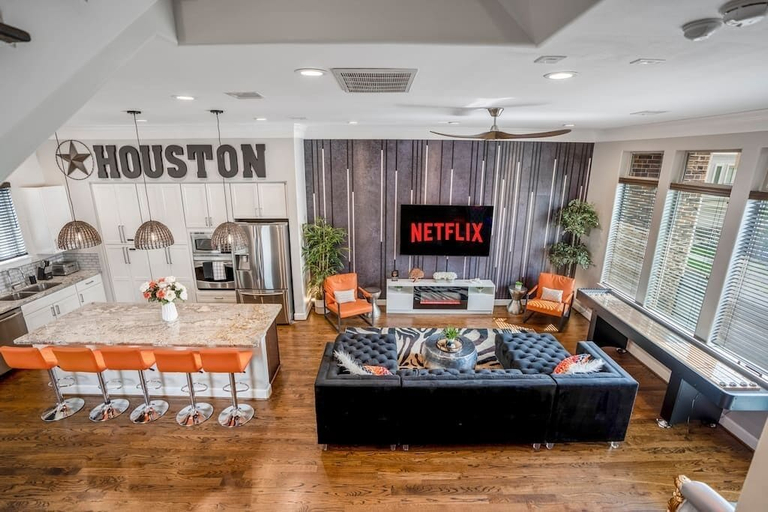 Food & Drinks, Posh Dtwn Midtown Home w Stunning Roof-topterrace, Houston