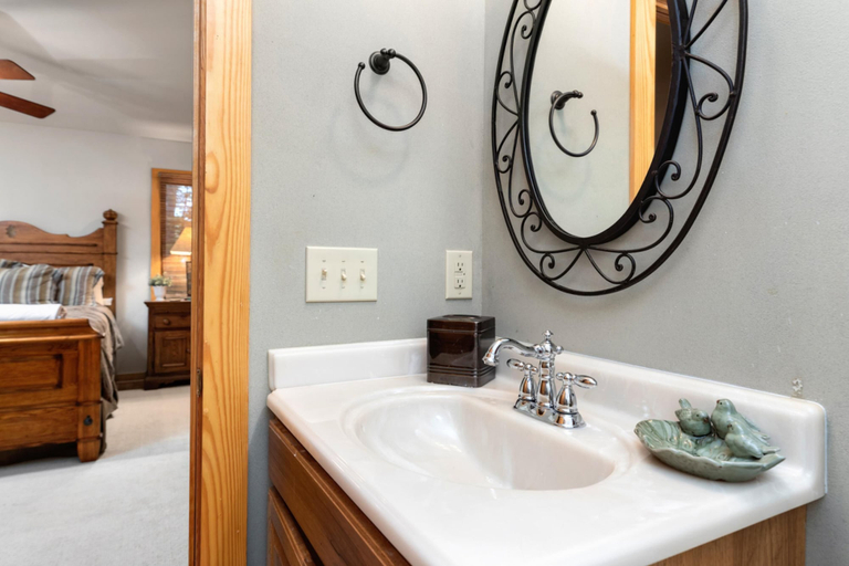 Bathroom 5, Retreat at Wintergreen Pool Access Grill, Nelson