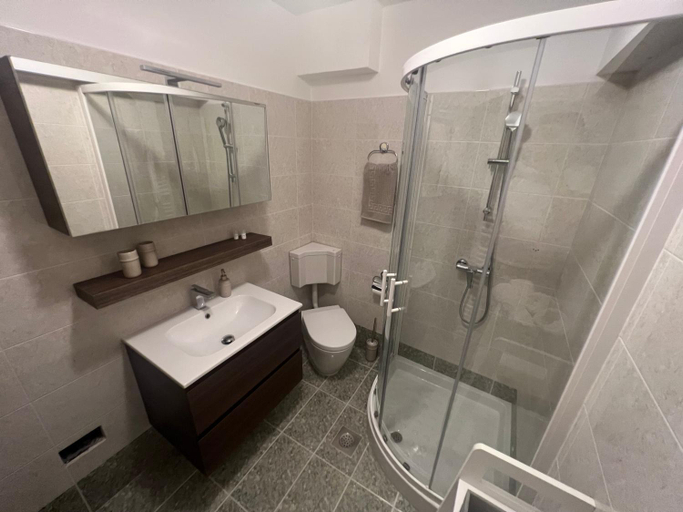 Bathroom 2, Apartments & Rooms Riva, Piran