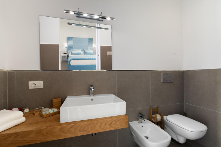 Bedroom 4, Blue Suite, Napoli