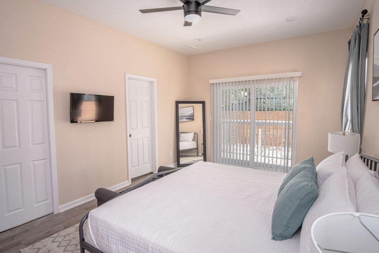Bedroom 2, Beautiful Fenced 3BR 2BA Near Exciting Downtown, Bexar