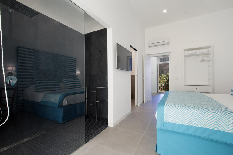 Bedroom 2, Blue Suite, Napoli