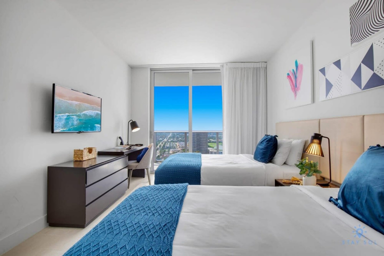 Room 5, Luxury w Stunning View Balcony Amazing Pools, Broward