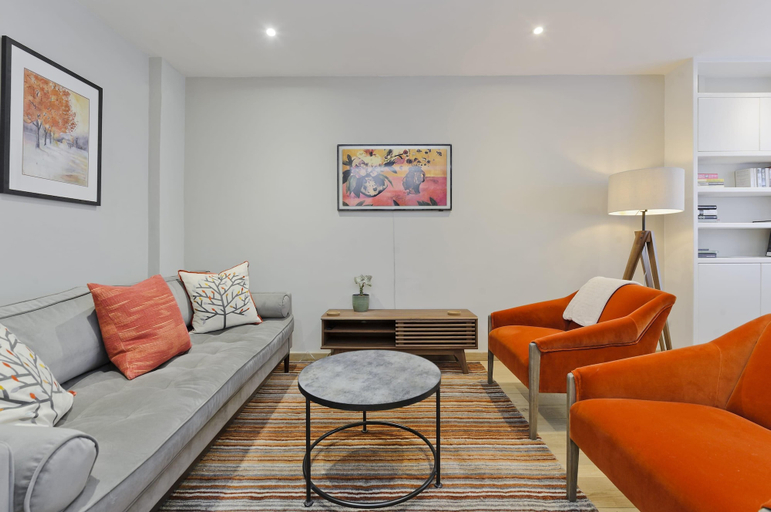 Others 4, Sweet Marble Arch 2 Bedroom Mews House, London
