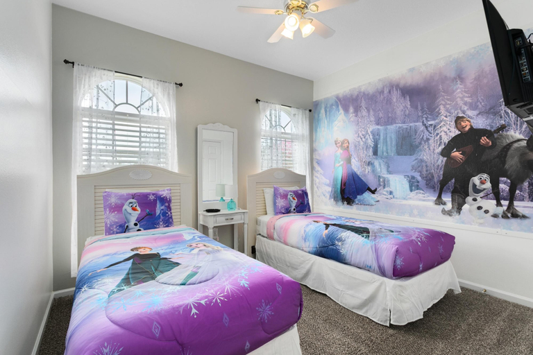 Room 2, 4 Bedrooms 3 Baths No Rear Neighbors, Osceola