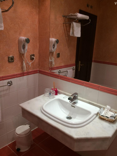 Bathroom 4, Hotel Villa de Ferias, Valladolid
