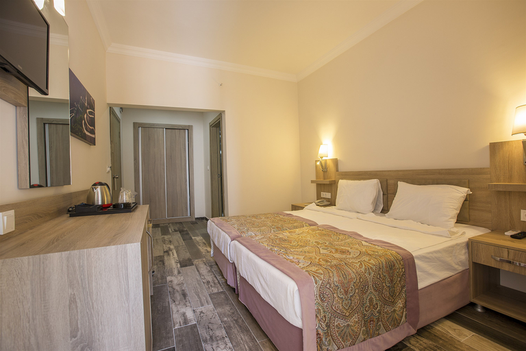Bedroom 4, Arsi Enfi City Beach Hotel, Alanya