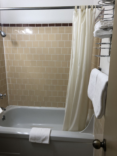 Bathroom 5, Four Winds Motel, Lincoln