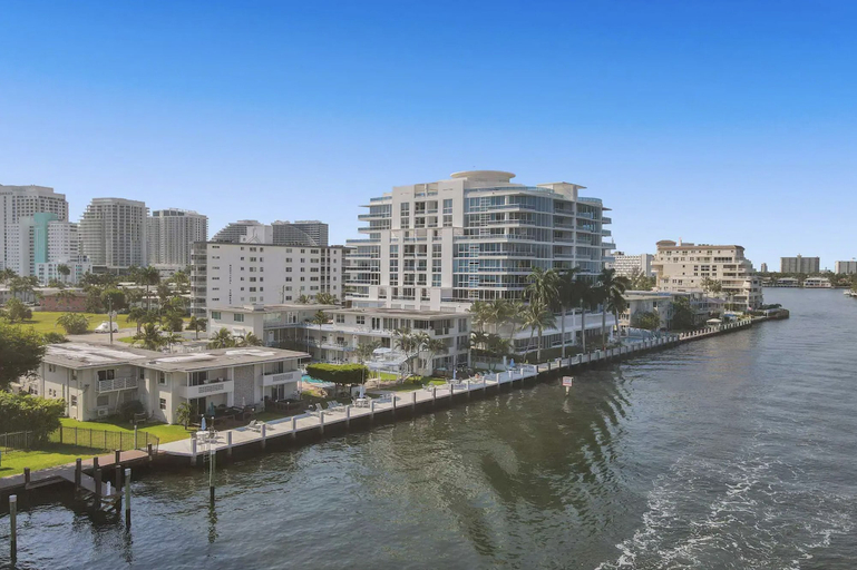 Room 5, Serene Seaside Escape 1BR Bliss, Broward