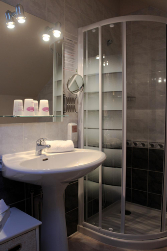 Bathroom 11