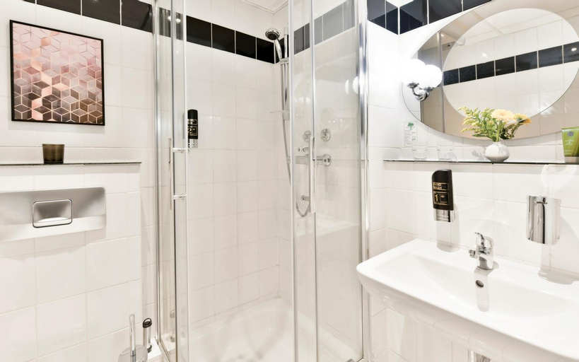 Bathroom 10