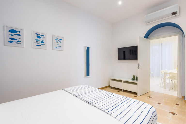 Room 4, White Blue Apartment at Sanit by Wonderful Italy, Napoli