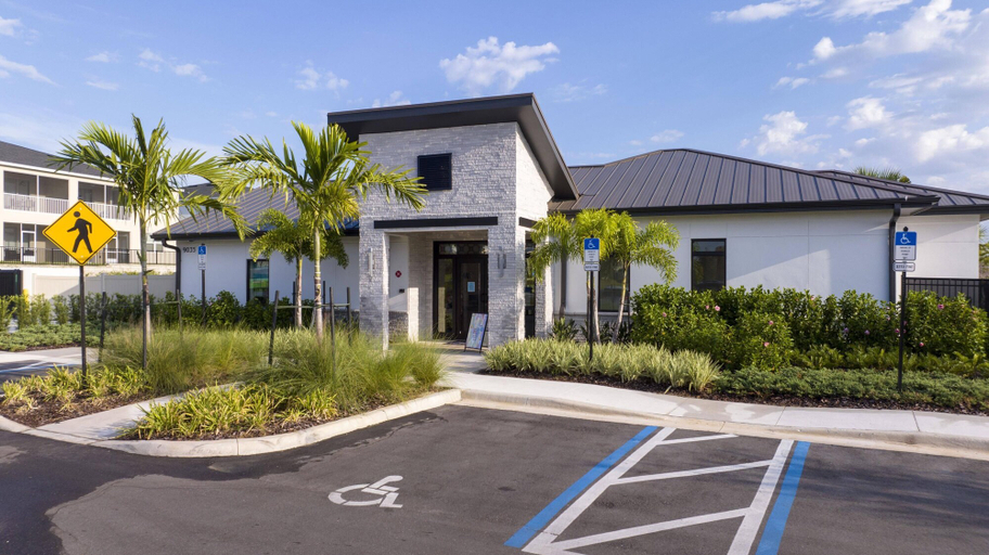 Room 2, 8986 CC - Champions Gate, Osceola