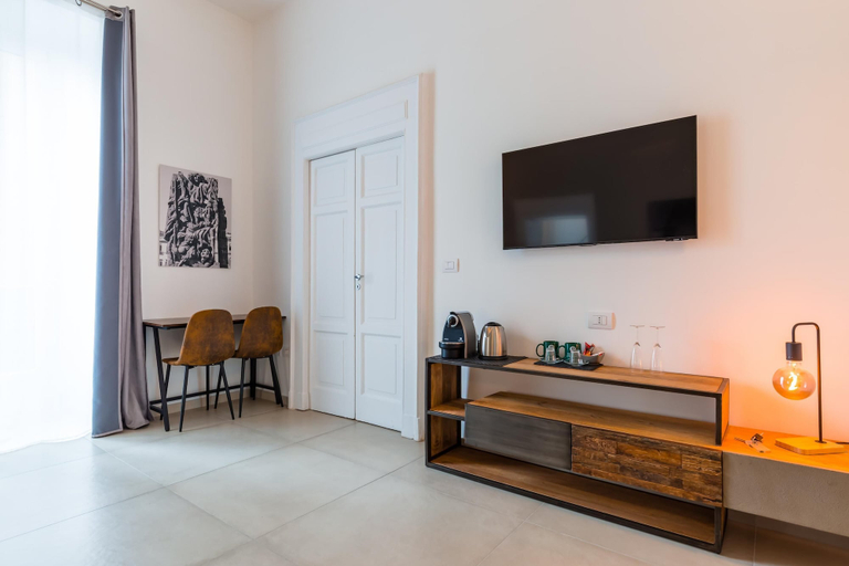 Room 2, Partenope in Naples With 1 Bedrooms and 1 Bathrooms, Napoli