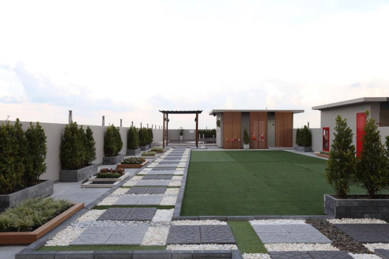 Exterior & Views 10