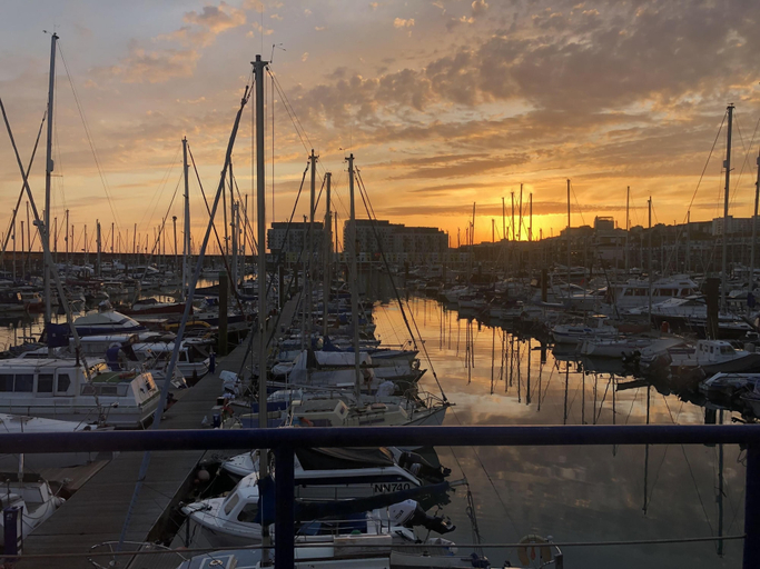 Others 5, Brighton Water Cabin With Free Parking, Brighton and Hove