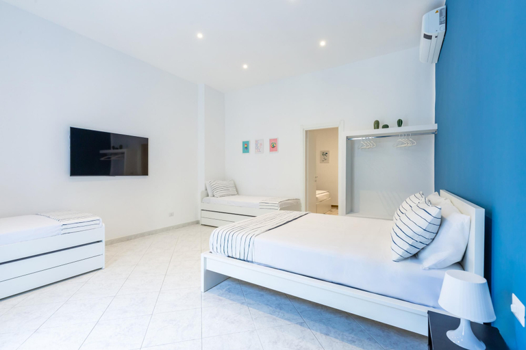 Room 5, White Blue Apartment at Sanit by Wonderful Italy, Napoli
