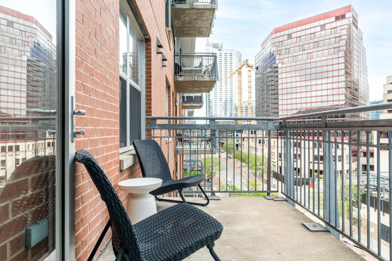 Room 5, Austin Extraordinary 1BD 1BA Downtown Apartment, Travis