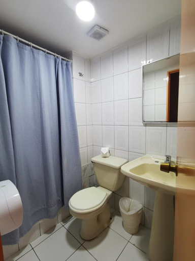 Bathroom 3, Hotel Plaza Colon, Arica