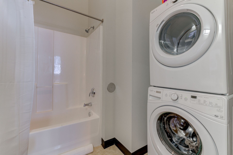 Room 3, Milwaukee Awesome 1BD 1BA Downtown Apartment, Milwaukee