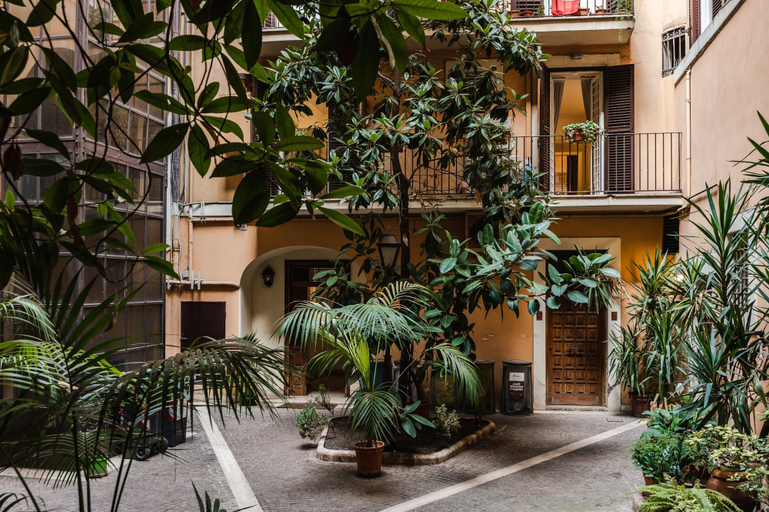 Room 2, New Listing La Magnolia A C Balcony Office Piazza Navona Spanish Steps, Rome